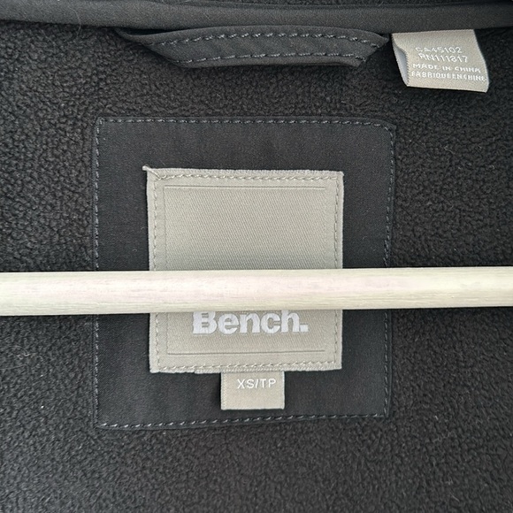 Bench Women's Black Jacket in good condition πποΈ - Picture 3 of 9